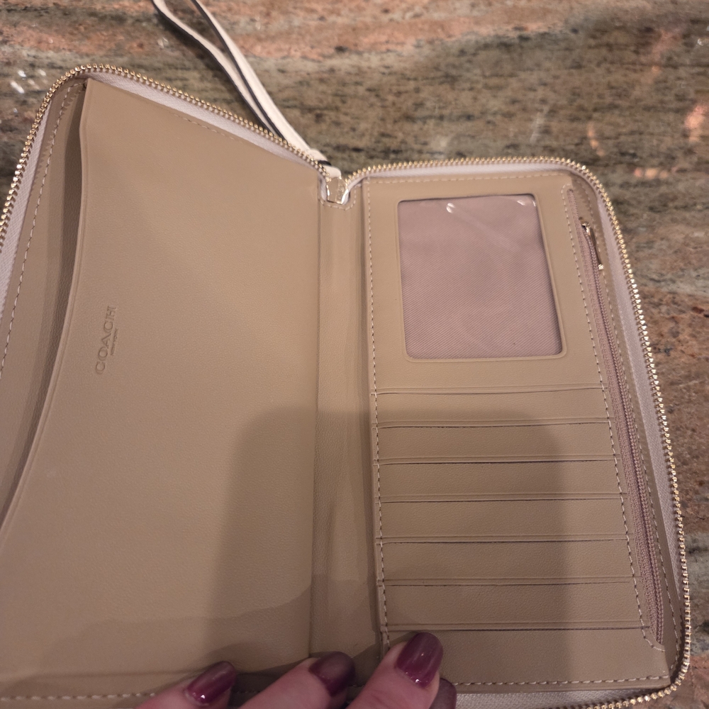 Coach Cream And Beige Bag And Wallet - Picture 12 of 14